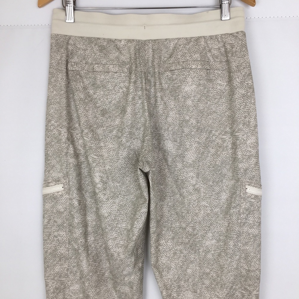 ATHLETA Venture Printed Pant High Rise Jogger Women’s Size 8 Cream Gray - Picture 15 of 16